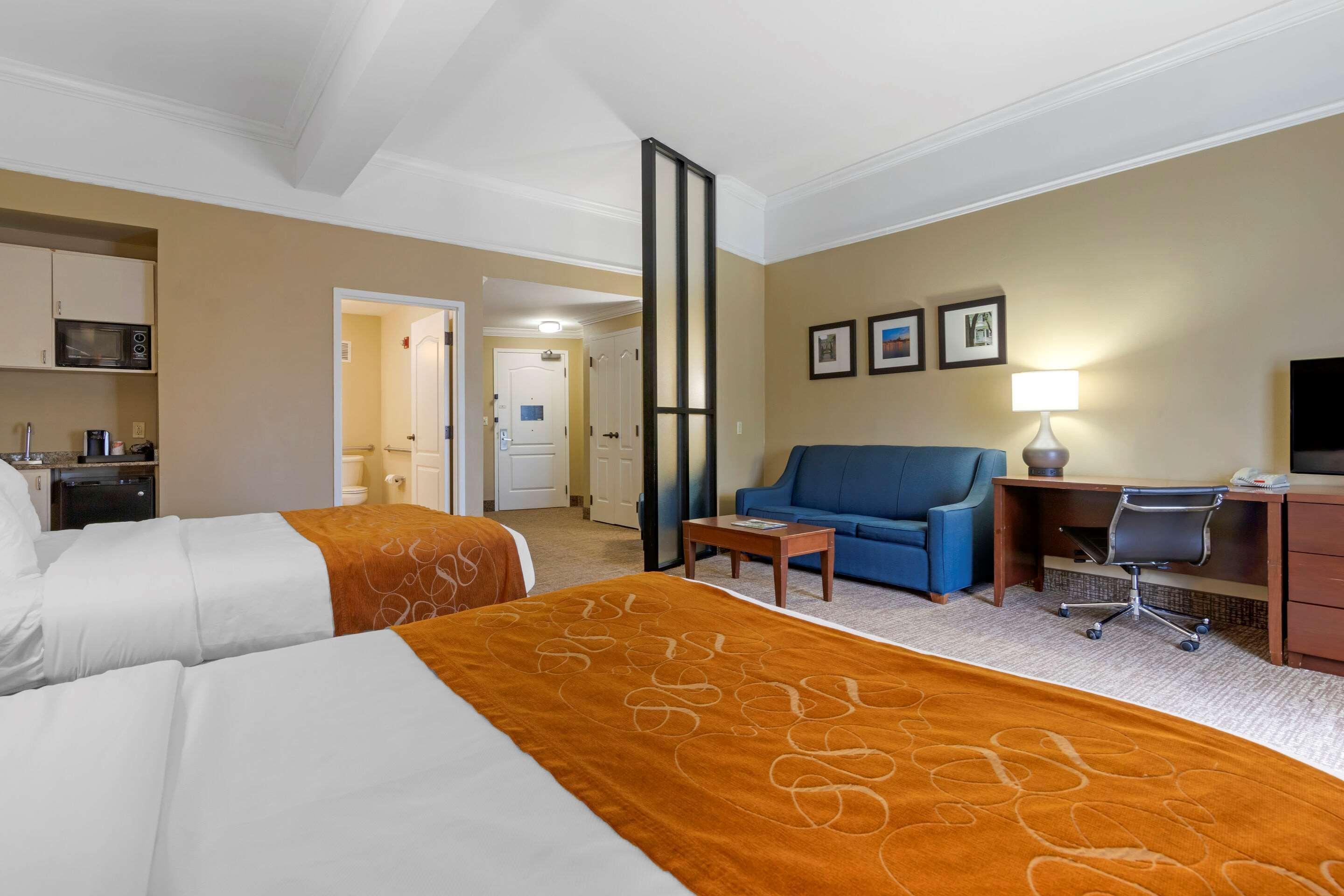 Comfort Suites Savannah North Порт Уэнтворт Экстерьер фото