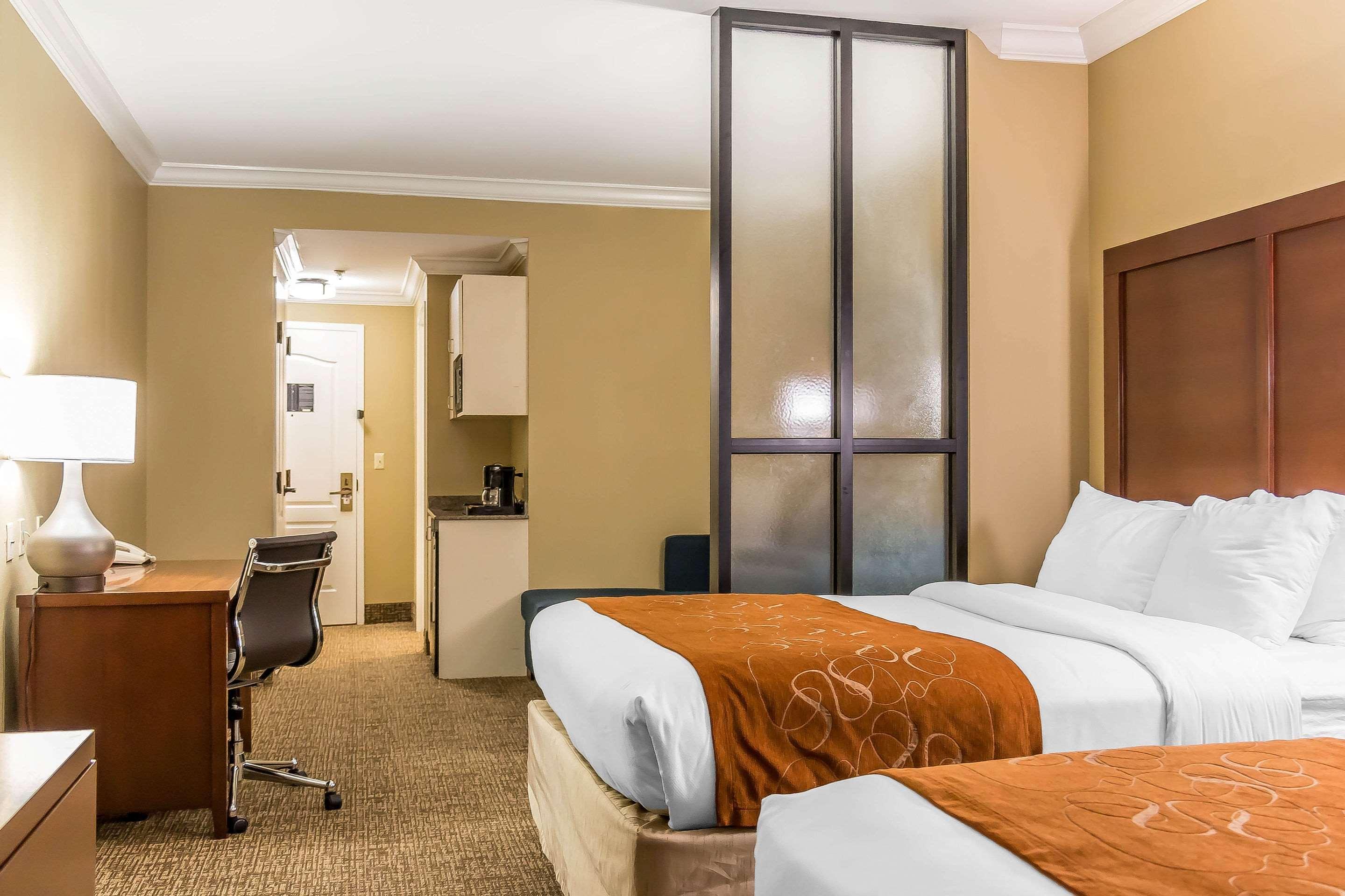 Comfort Suites Savannah North Порт Уэнтворт Экстерьер фото